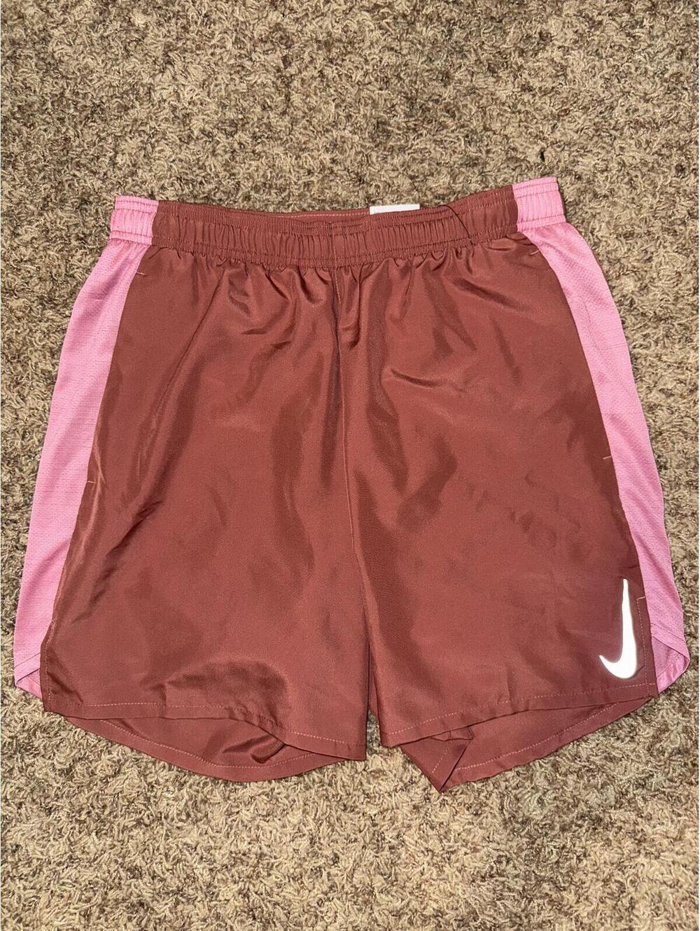 Nike Men's Form Dri-FIT 5" Unlined Versatile Shorts Sample